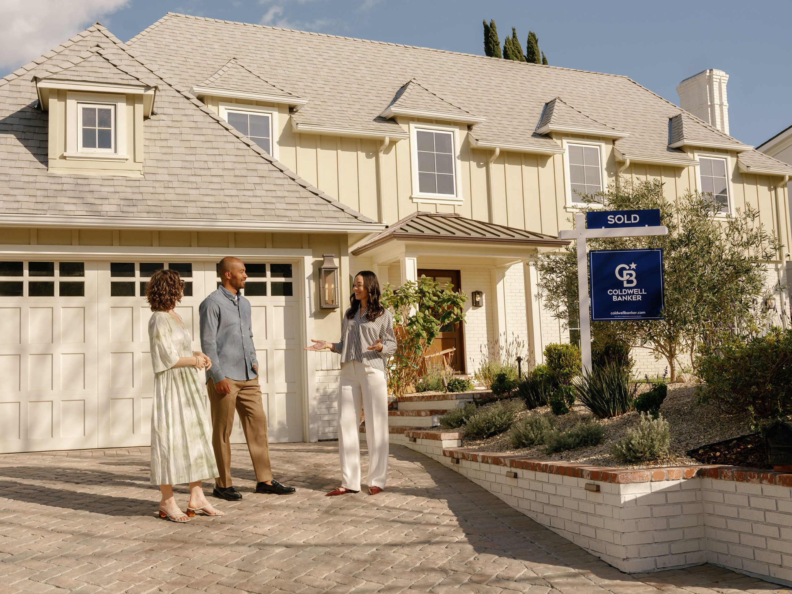 Exterior -Traditional - Agent with Couple